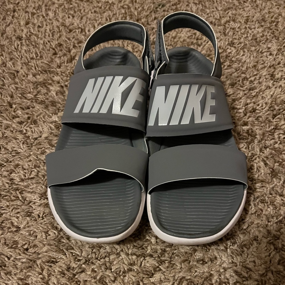 SOLD‼️‼️‼️ Nike tanjun sandals